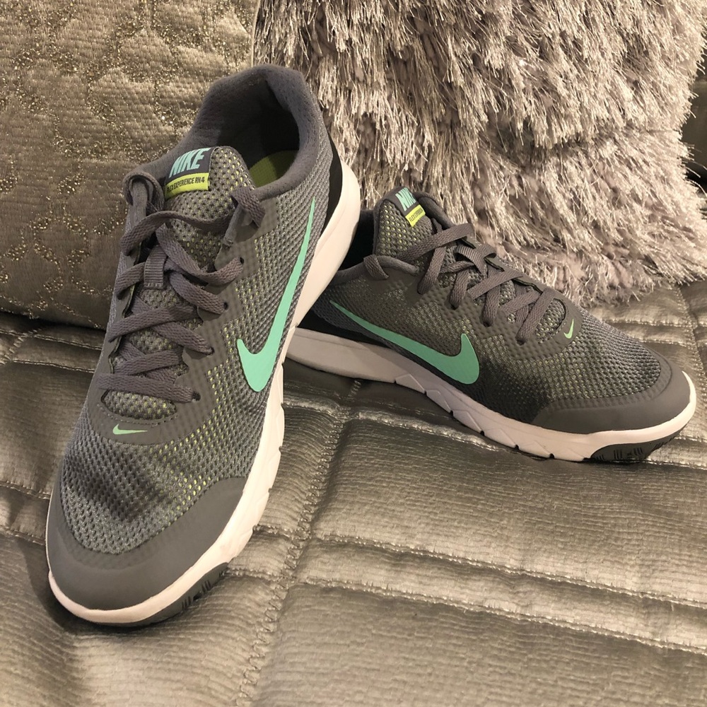 Nike Tennie Shoes Used Womens Size 7